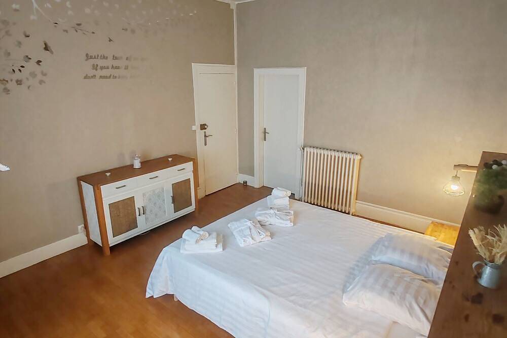 Le Cocon Nivernais, family home 14pers, swimming pool, spa and playground in Nevers, Nièvre