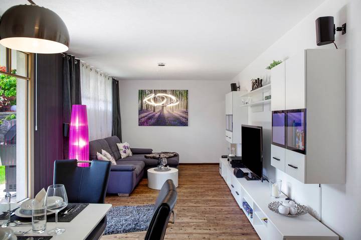 Ganze Wohnung, Ferienwohnung "Mosers am Sonnenhang" mit Bergblick, privater Terrasse und Wlan in Jenbach, Bezirk Schwaz