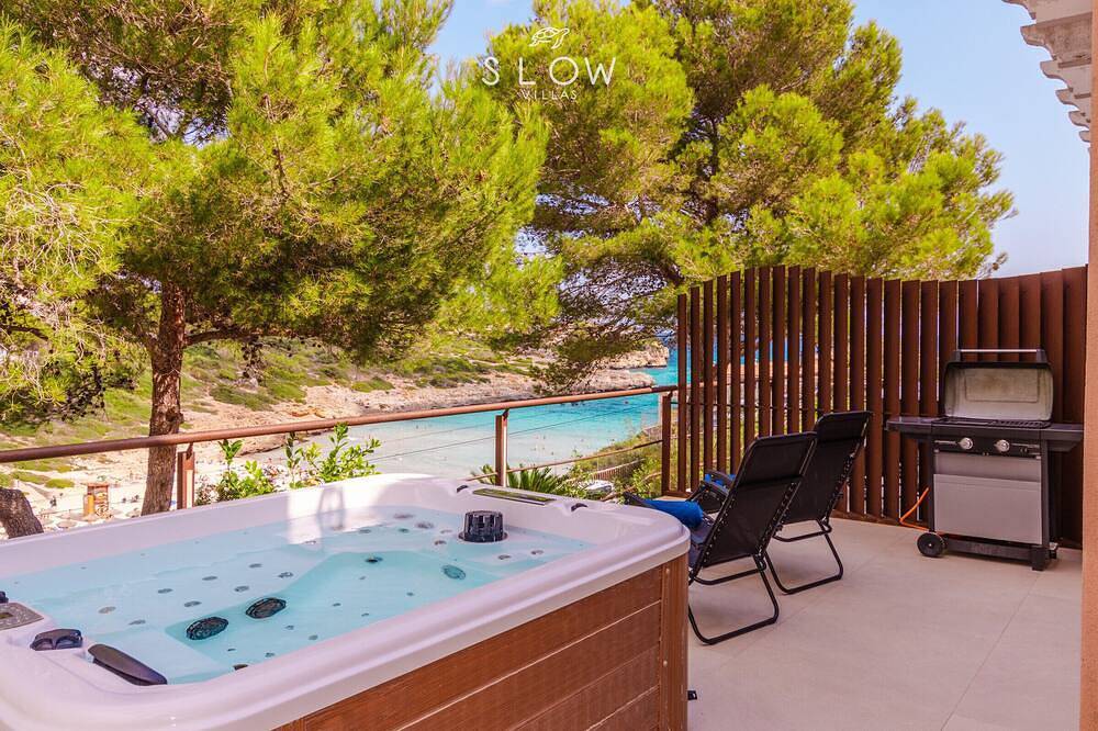 Cala Mendia Beach House 2 es with direct access to the beach and sea views in Cala Anguila, Manacor