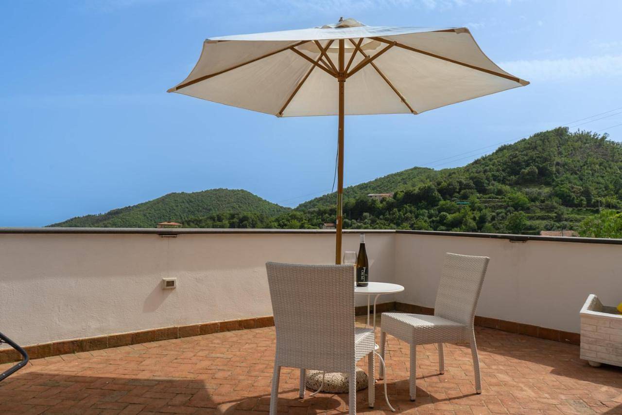 Family Room with Terrace in Salerno, Costa tirrenica Campania