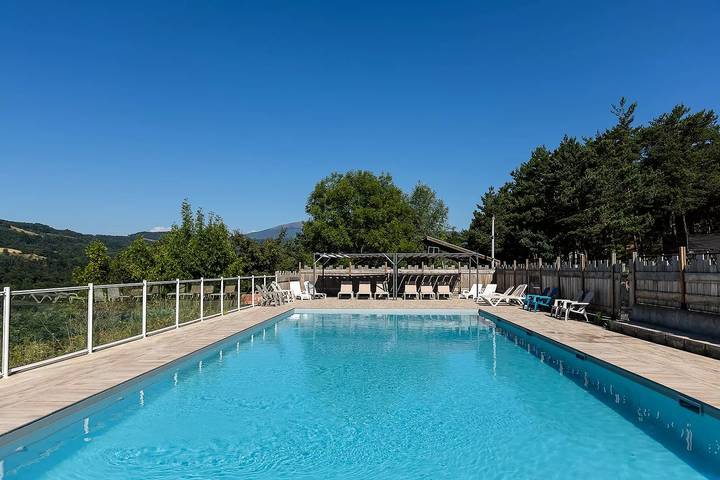 Camping pour 5 personnes, avec piscine et terrasse, animaux acceptés dans l' Isère - 3