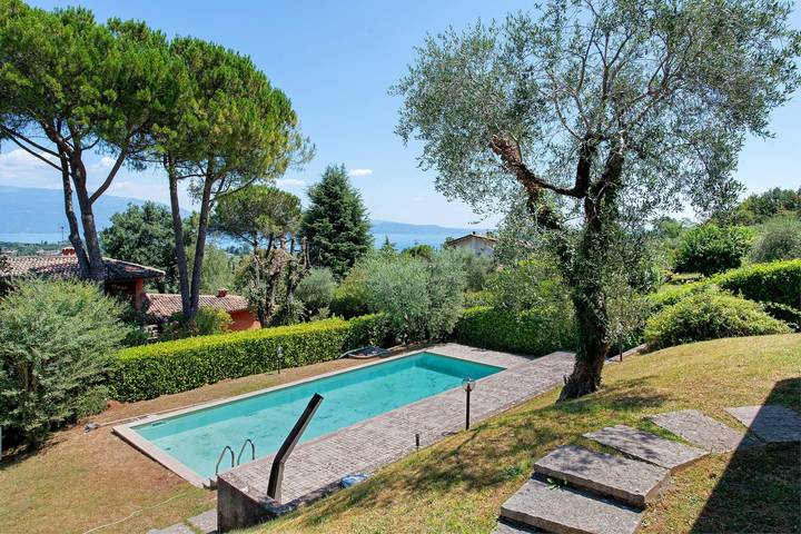 Ferienhaus für 10 Personen, mit Balkon und Garten sowie Seeblick in San Felice del Benaco