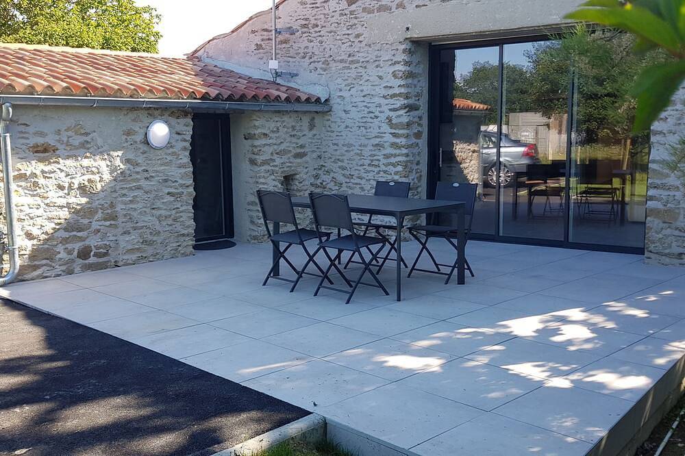 Chez Marcel*** Gîte Pmr (base for rest, heated pool) in Marne (desambiguación), Nantes region