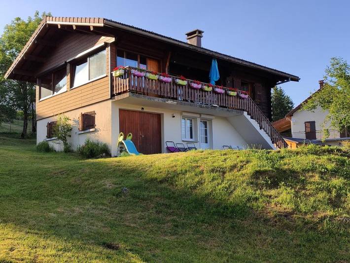 Gîte pour 12 personnes, avec Balcon ainsi que Terrasse et Jardin à Prénovel