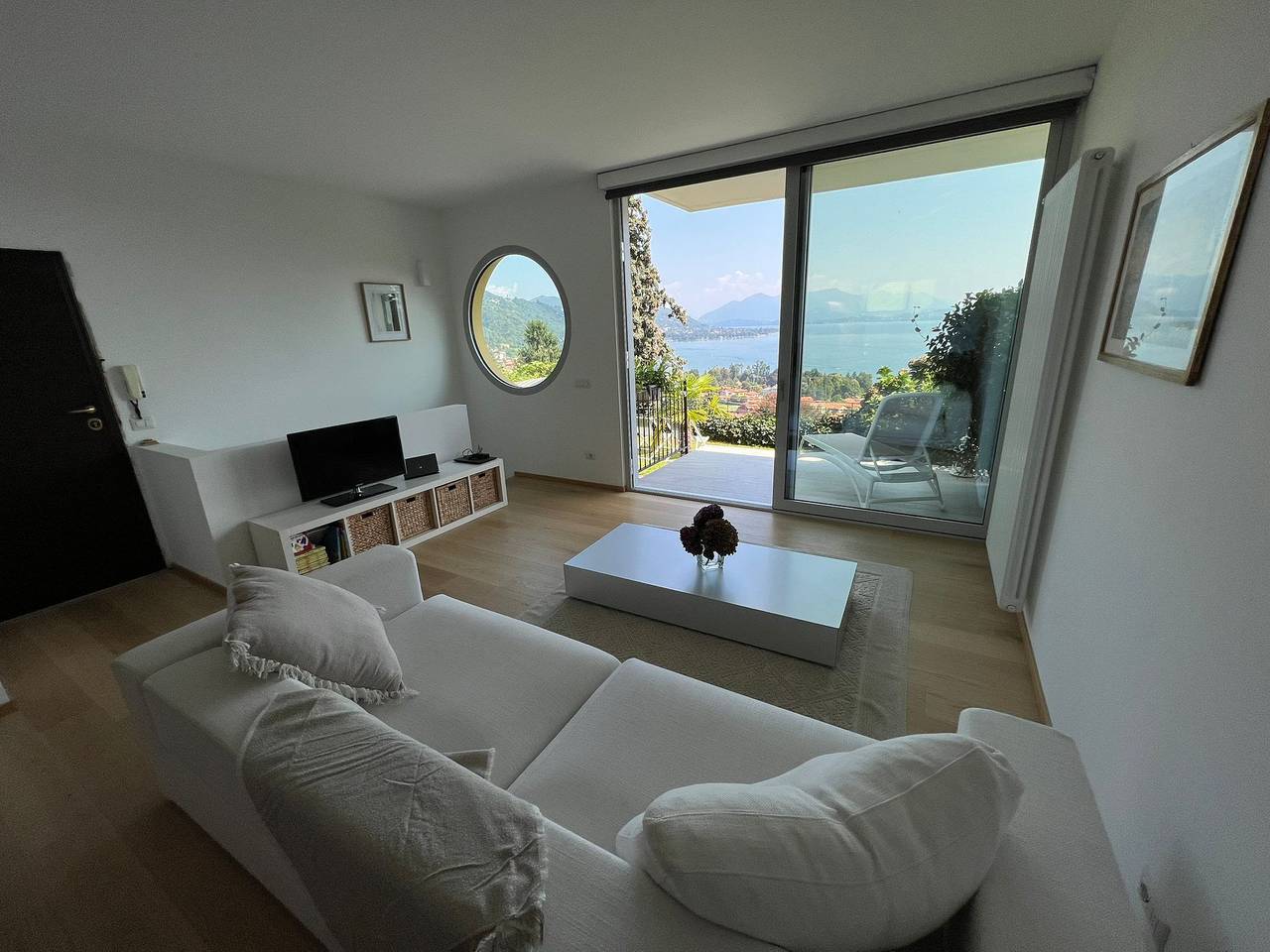 Ganze Wohnung, Verbano Boutique Apartment in Meina with lake view in Meina, Comune di Meina