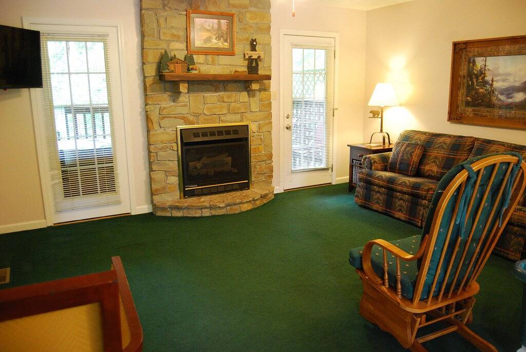 \"Beary\" Cute Hot Tub Cabin in der Nähe von Alligator 2 Lake Cumberland Marina in Lake Cumberland