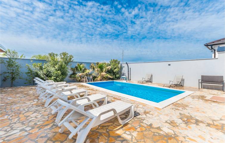 Encantador apartamento de 160 m² con piscina, terraza y wifi cerca del centro de Kakma in Polača, Region de Zadar