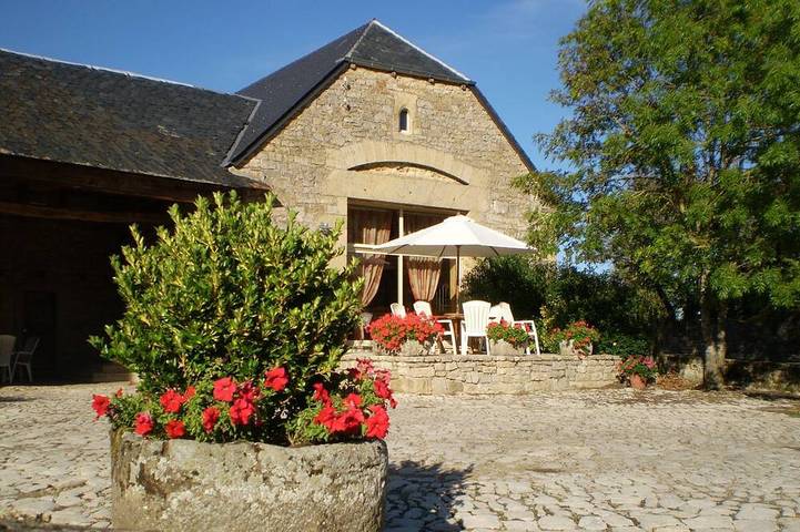 Gîte pour 8 personnes, avec terrasse à Sévérac-l'Église