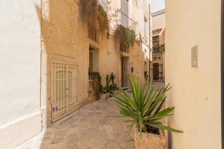 Ganze Wohnung, Ferienwohnung 'Calcarìa Suite - 1' mit Gemeinschaftsterrasse, WLAN und Klimaanlage in Lecce, Lecce Provinz