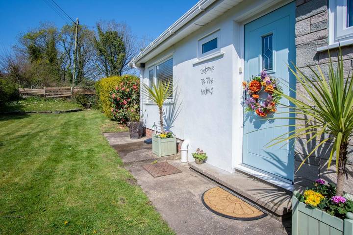 Log cabin for 4 people in Gower