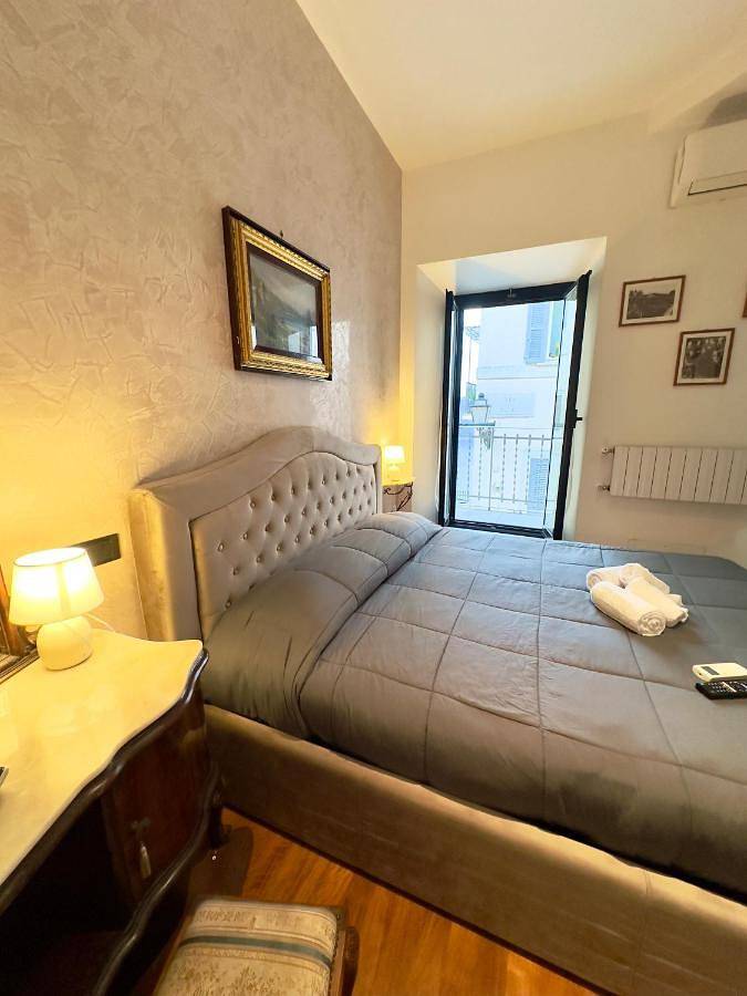 Appartamento per 4 persone, con panorama e balcone nonché vista lago in Castel Gandolfo