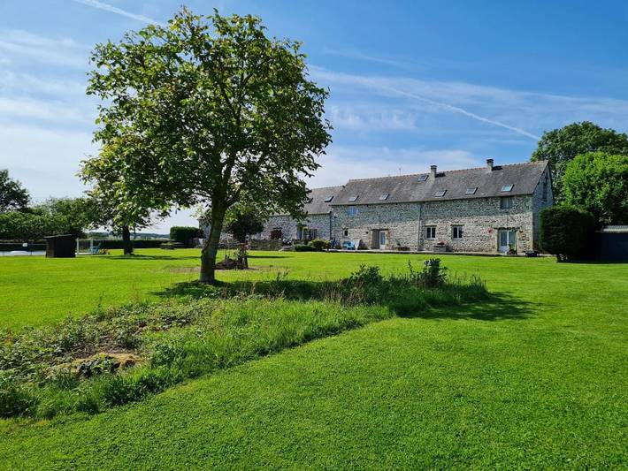 Gîte pour 2 personnes, avec jardin ainsi que piscine et vue, animaux acceptés à Madré