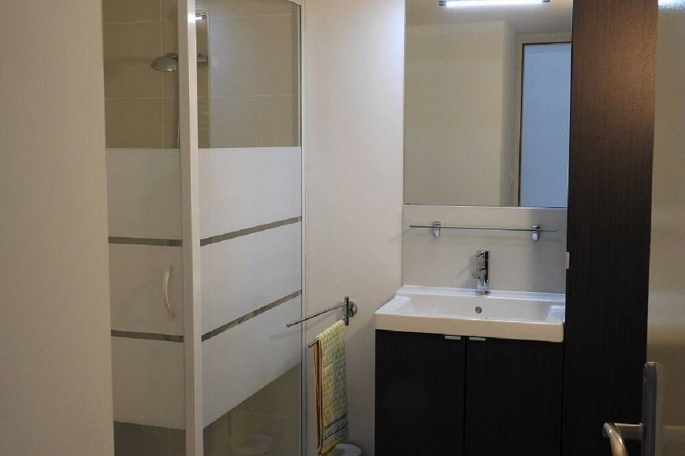 Appartement entier, Appartement situé au rez de chaussée d'une petite résidence en comportant quatre in Jonzac, Région de Jonzac