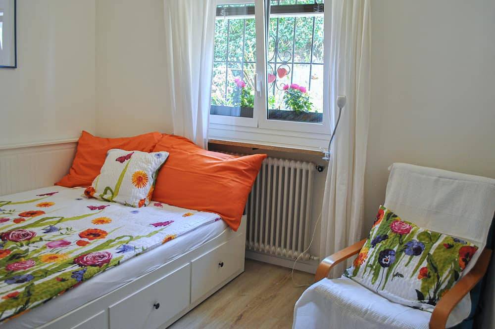 Casa Isa Moghegno, Haus in  Bungalowstil auf 1. Ebene in ruhigen Wohngegend in Maggia, Tessiner Alpen