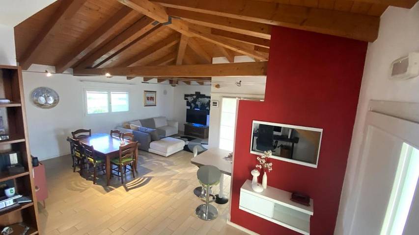 Gîte pour 5 personnes, avec piscine ainsi que vue et jardin à Porpetto