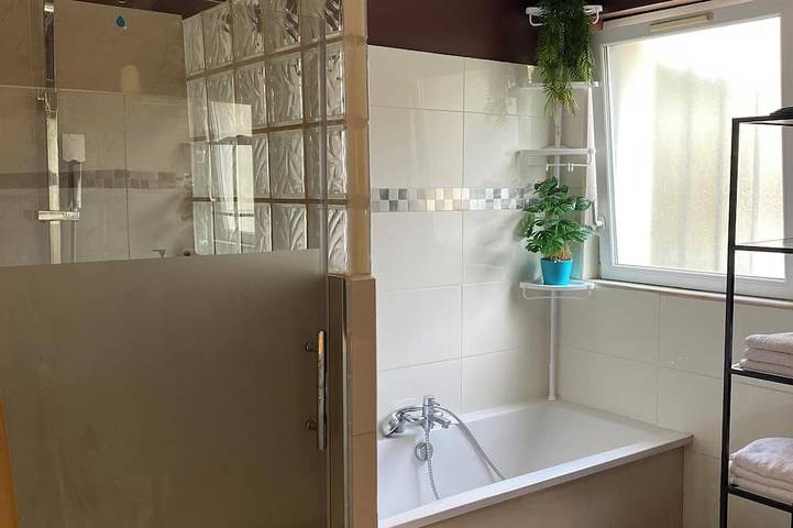 Nice town house, 4 mn from Bordeaux Rive droite Private swimming pool in Cenon, Région de Bordeaux