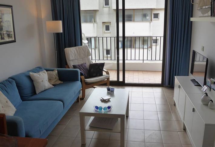 Apartamento entero, Luminoso apartamento de 2 dormitorios con terraza, piscina compartida, parking y vistas a la montaña, cerca de la playa in Tossa de Mar, Costa Brava