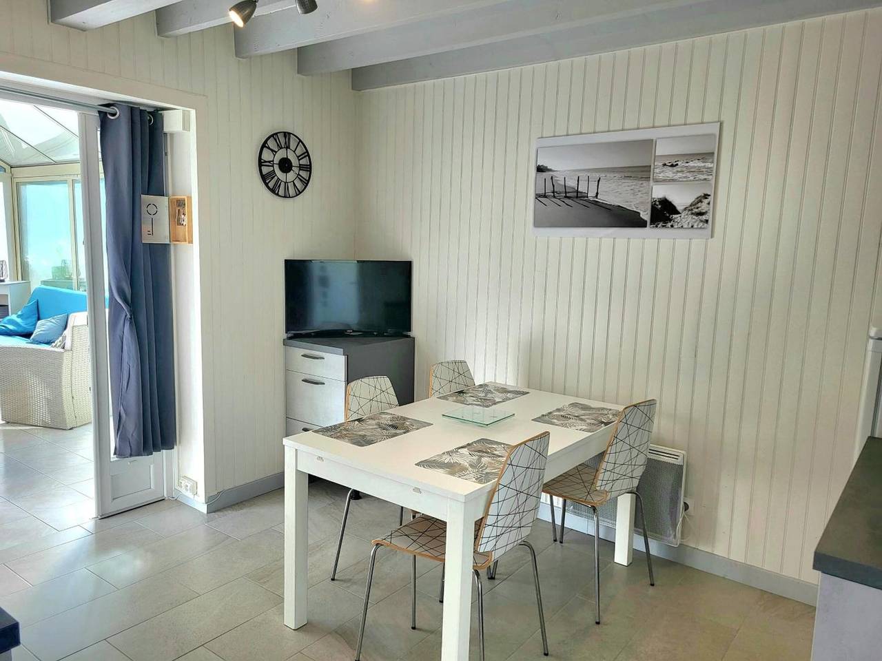Entire apartment, Apartment 'Jolie Maison De Plage Cyprange' with Private Terrace, Private Garden and Wi-Fi in Pirou, Coutances