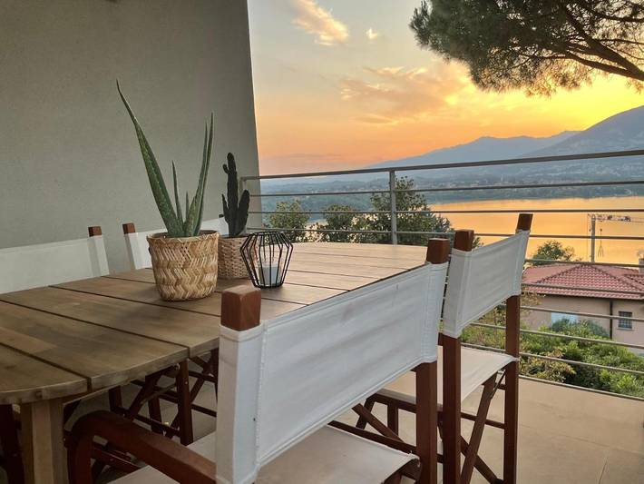 Appartamento per 6 persone, con Balcone e Idromassaggio nonché Terrazza e Vista lago a Oggiono