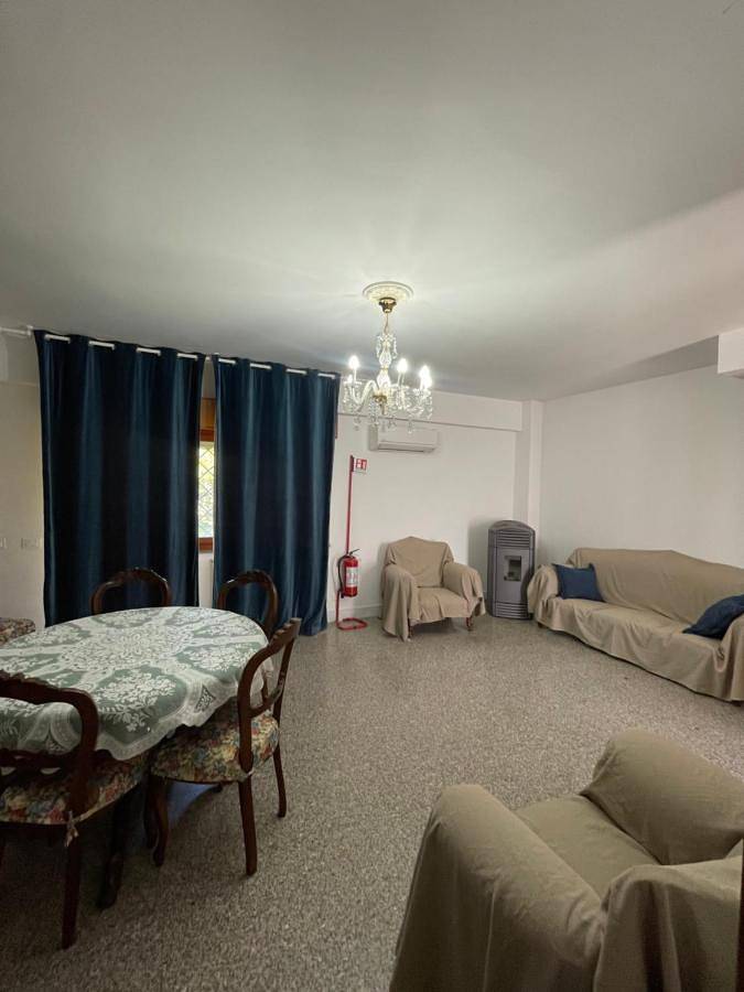 Three-Bedroom Villa in Casal Morena, Roma