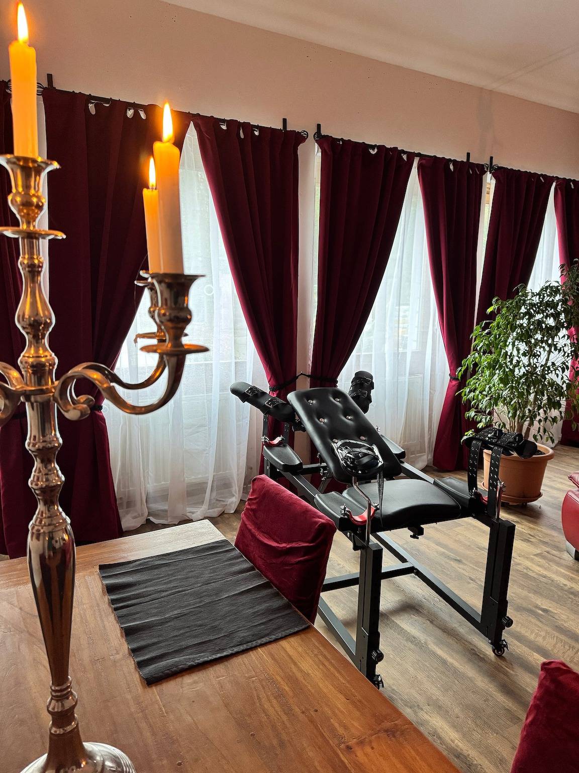 Ganze Wohnung, Red Silence I Design Suite nahe Koblenz I Erlebnis statt Standard in Bendorf, Osteifel