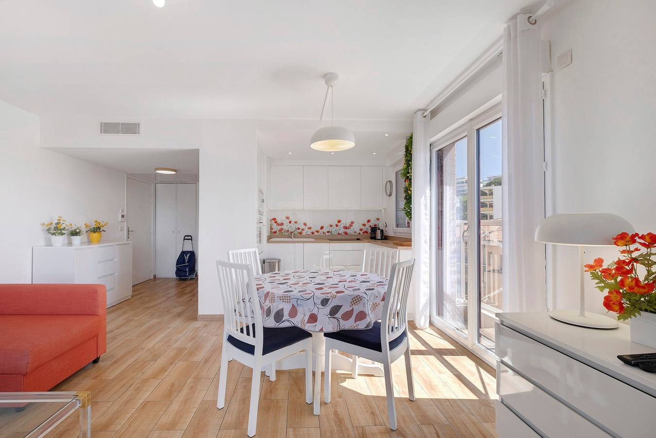 Apartamento entero, Centro de Juan les Pins: amplio 2 habitaciones con terraza soleada y parking Elfira in Antibes, Costa mediterránea (Francia)