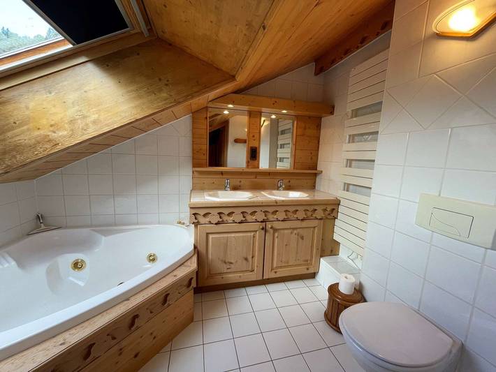 Ganze Wohnung, Schöne 3-Zimmer-Wohnung in Méribel Village mit Parkplatz und Internetzugang in Meribel Village, Courchevel
