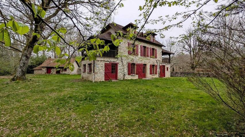 Location de vacances pour 10 personnes, avec piscine et jardin à Château-Chervix - 2