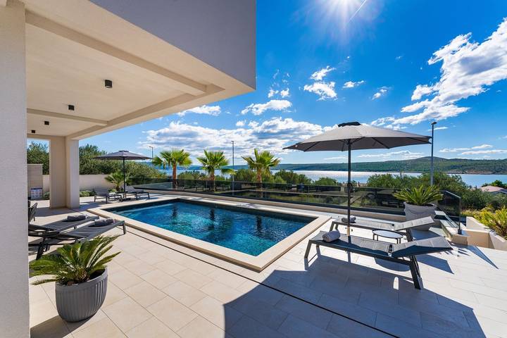 Luxusvilla Spectrum, Pool 32 m2, Sauna, familienfreundlich, Meerblick, Grill in Novigradsko More, Zadar