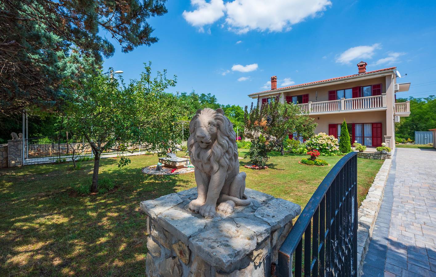 Entire holiday apartment, Holiday apartment for 7 people with terrace in Istria