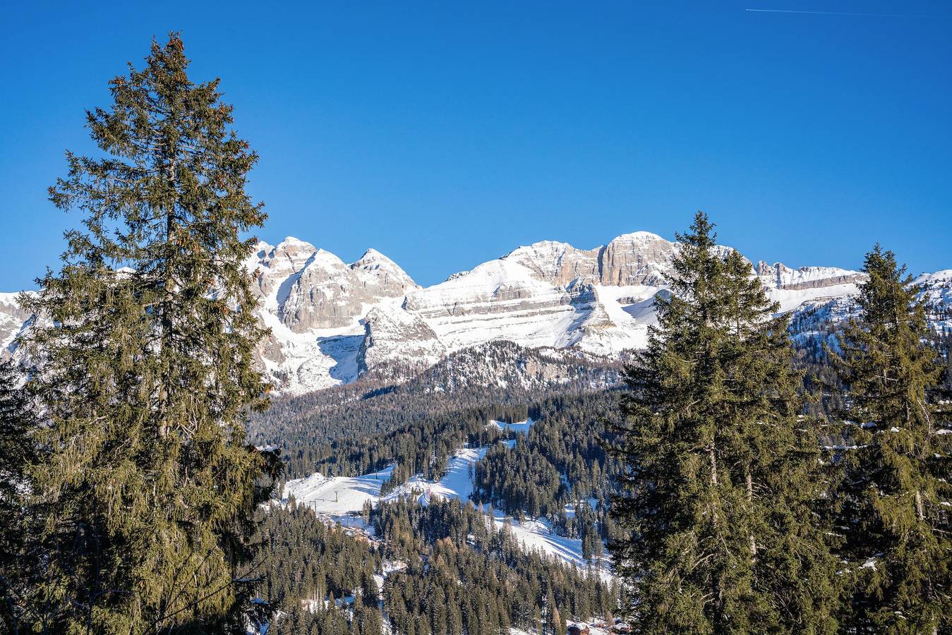 Appartement entier, Appartement "Patascoss" - Madonna di Campiglio avec vue sur les Dolomites, terrasse et garage in Patascoss, Madonna di Campiglio