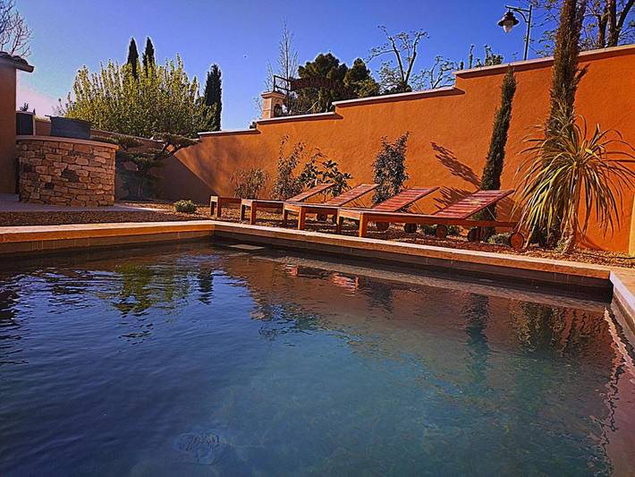 Maison d’hôte pour 8 personnes, avec Balcon et Terrasse ainsi que Jardin et Piscine à Roussillon