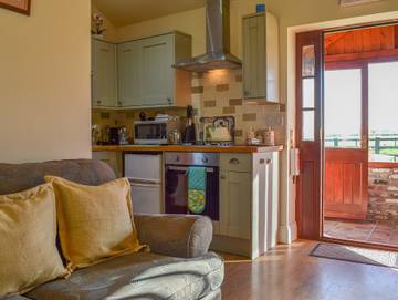Log Cabin for 2 People in Brandesburton, East Riding of Yorkshire, Photo 3