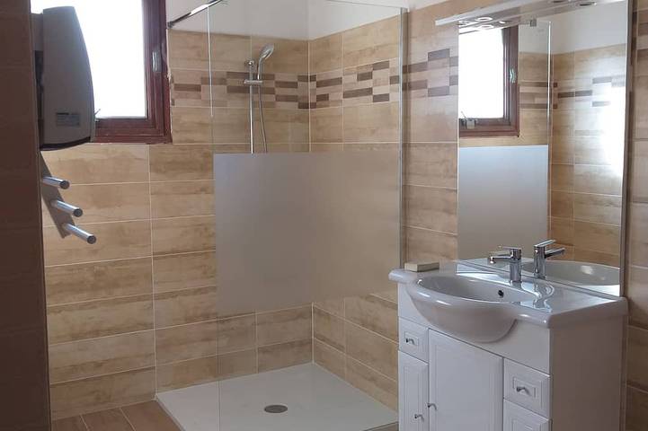 Location de vacances pour 5 personnes, avec jardin à Rousson - 3