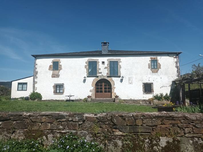 Maison de campagne pour 15 personnes, avec balcon et jardin, adapté aux familles à Becerreá