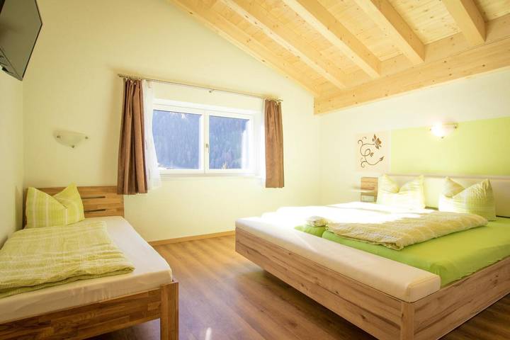 Apartamento entero, Apartamento 'Steinwender' con vistas a la montaña y terraza en Nauders am Reschenpass in Nauderer Berge, Nauders