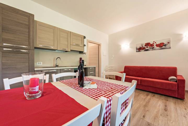 Entire apartment, Apartment "Nonno Bigi Papavero" with Mountain View, Wi-Fi & Garden in Tremosine, Garda Mountains