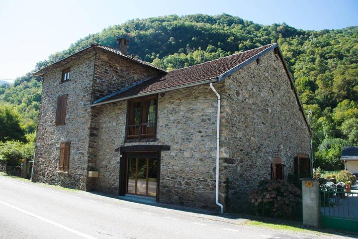 Gîte pour 4 personnes, avec jardin à Aulos (instrument)