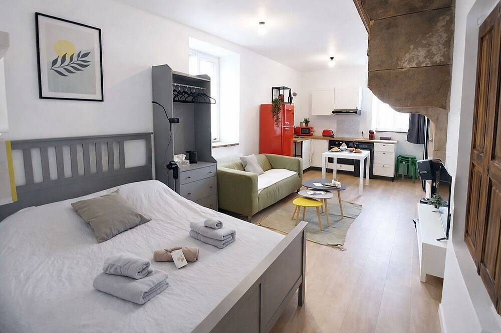 Appartement entier, Studio rénové • Saint-Genix Centre • Idéal couples & déplacements pro in Saint-Genix-les-Villages, Région de Chambéry