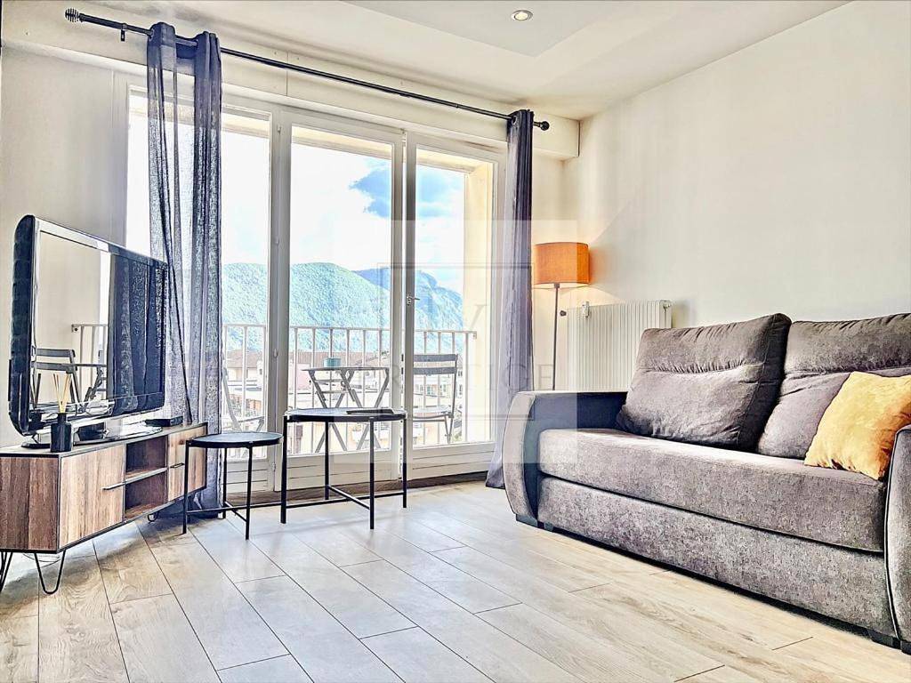Appartement entier, Studio Apartment in Annemasse, Région de Saint-Julien-en-Genevois