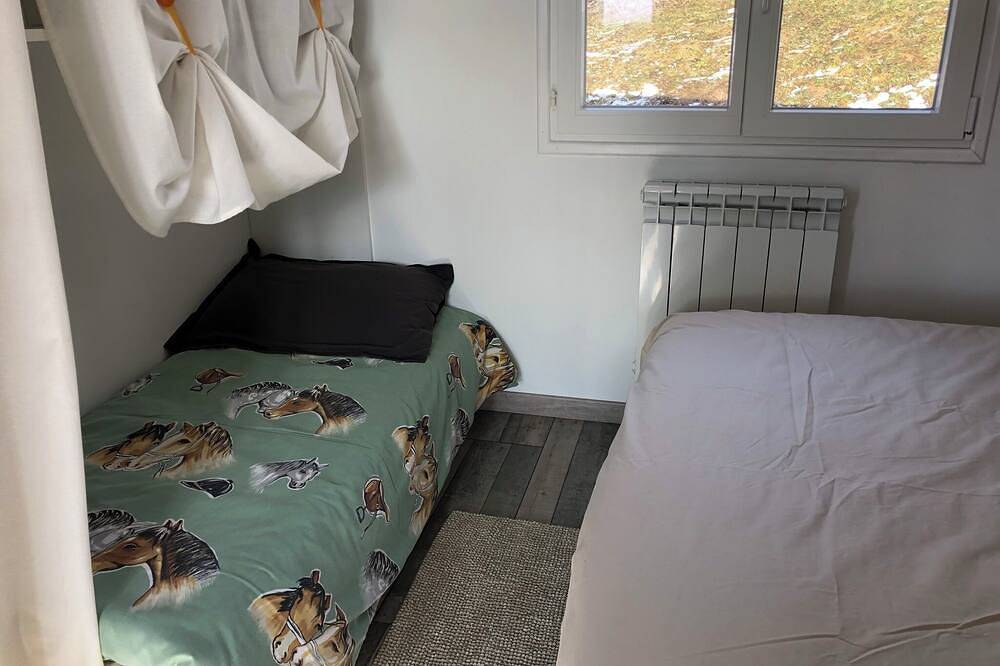 Atypical chalet with enclosed garden and breathtaking views! Rosa-Lila the Tiny-house in Mouthe-Lac et Mont d’Or, Doubs