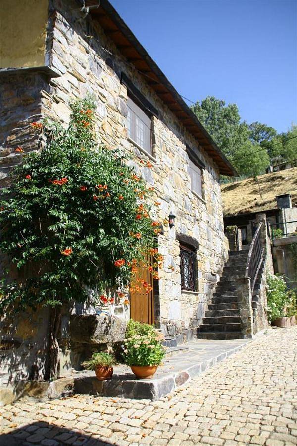 Three-Bedroom House in Rabal, Montesinho