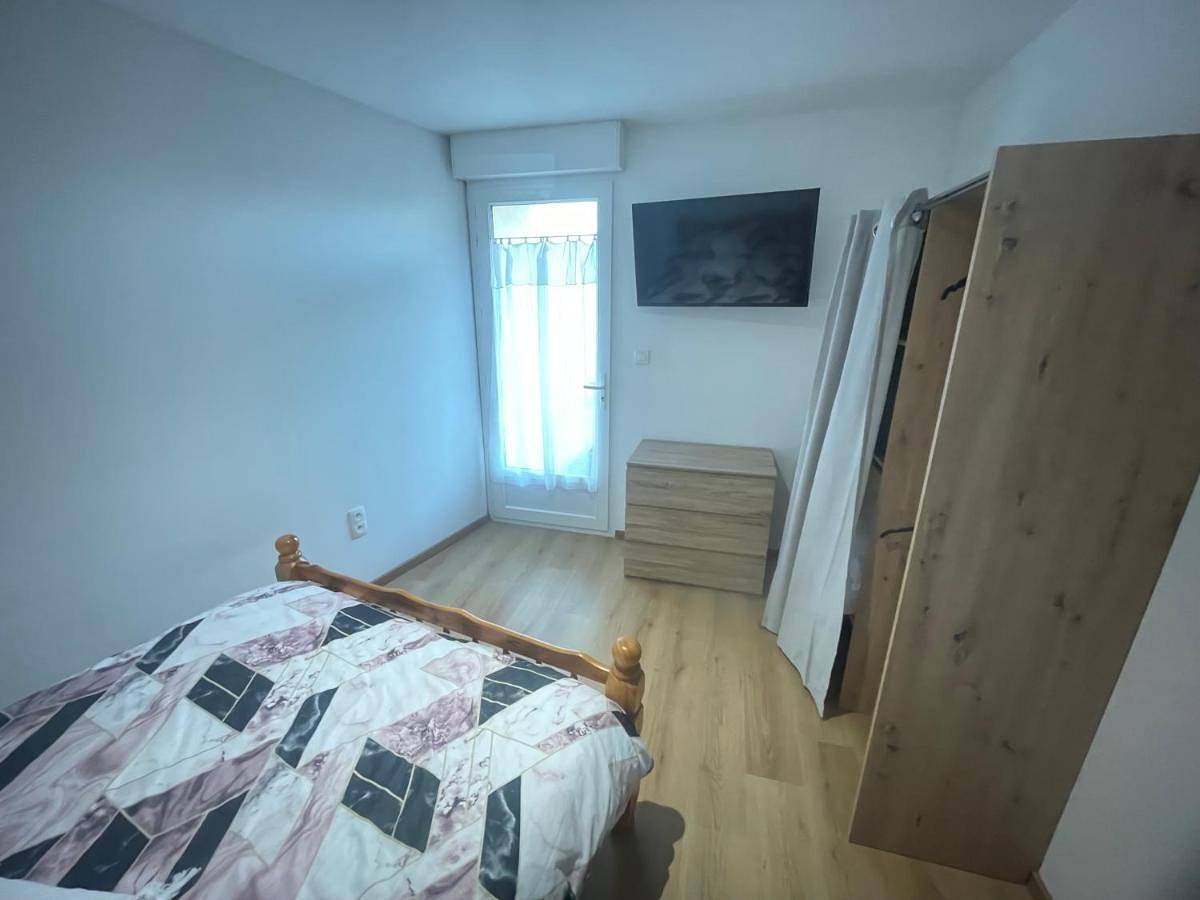Appartement entier, One-Bedroom Apartment in Venarey-les-Laumes, Région de Montbard