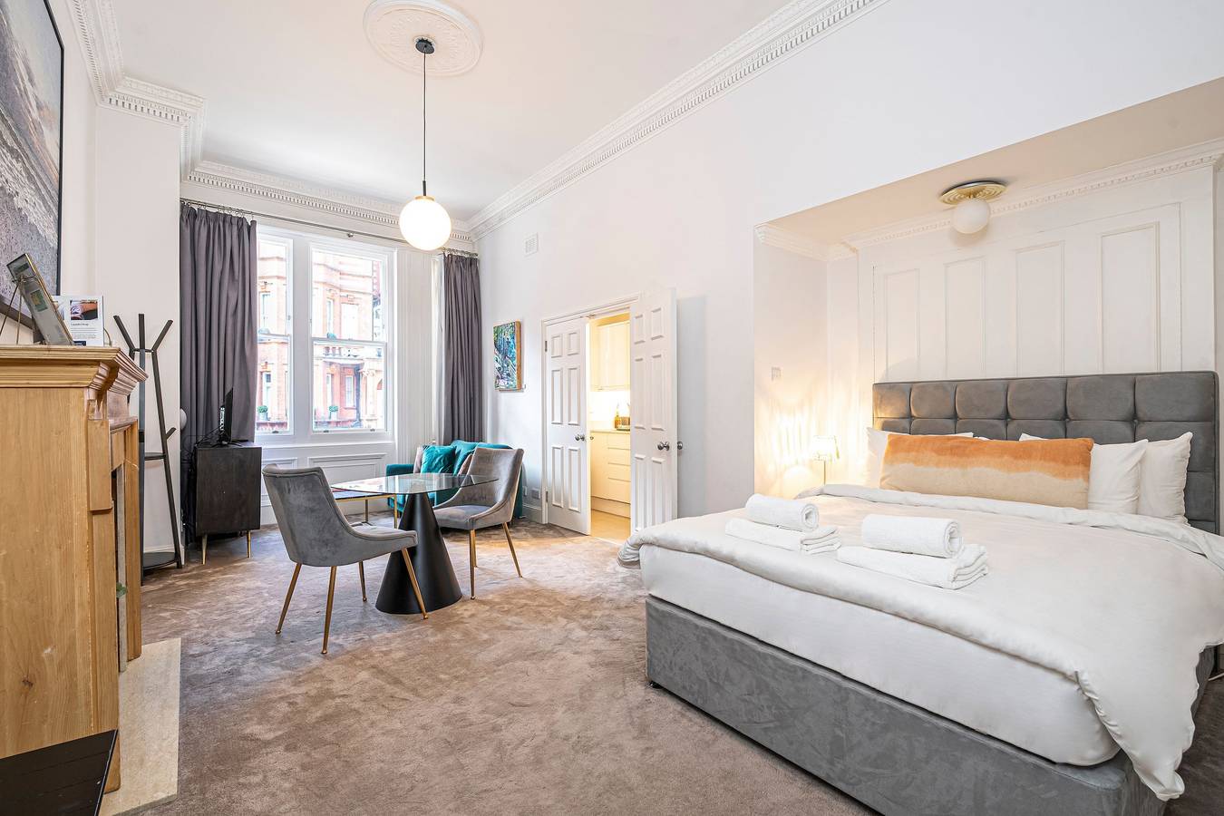 Entire apartment, The Chelsea Studio next to Sloane Square in Kensington and Chelsea, London