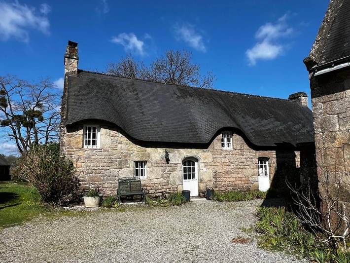 Location de vacances pour 6 personnes, avec piscine ainsi que vue et jardin à Quistinic - 2