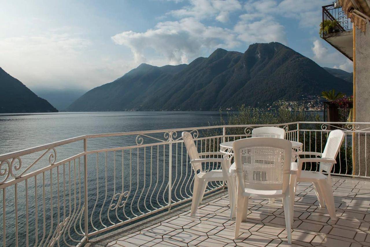 Ganze Wohnung, Wonderful apartment on lakeside in Colonno, Comer See