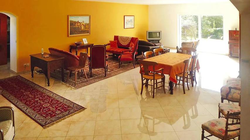 Location de vacances pour 9 personnes, avec piscine et jardin à Lambesc - 4