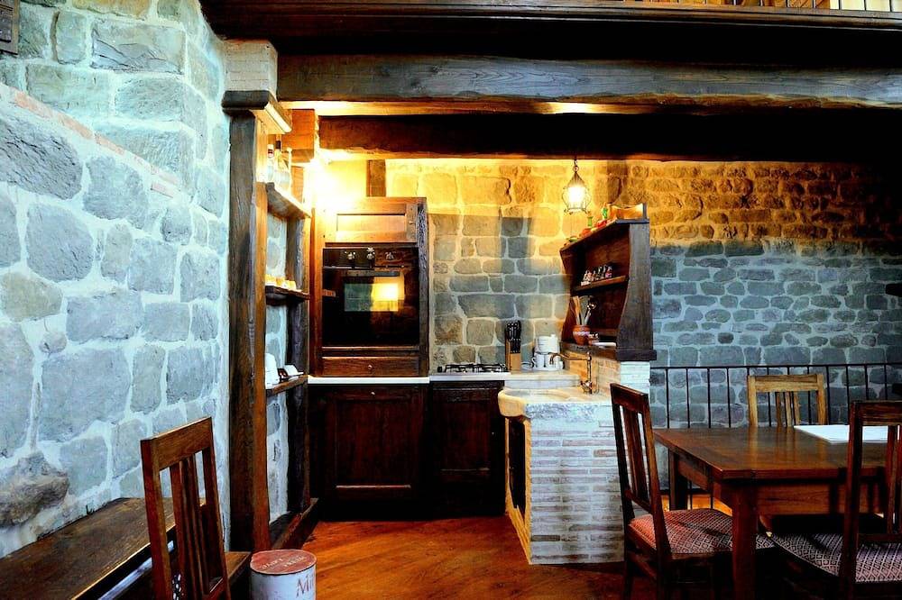 Medieval Tower perfect location for inlove in Pratovecchio, Pratovecchio Stia