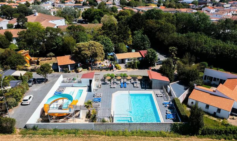 Mobil home pour 2 personnes, avec Terrasse et Piscine à L'Houmeau