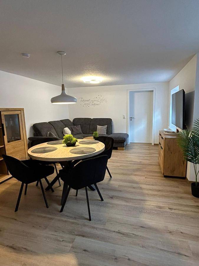 Ferienwohnung für 4 Personen, mit Terrasse und Ausblick in Jesberg